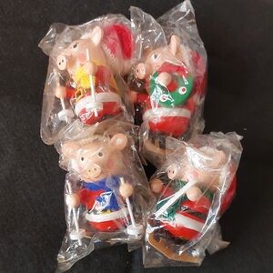 Festive Piggy Skiing Ornament Set - Multicolor